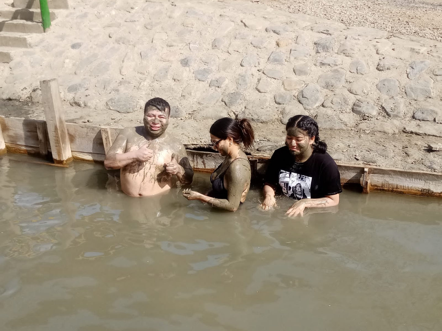 POZAS DE BARRO Y BAÑOS TERMALES