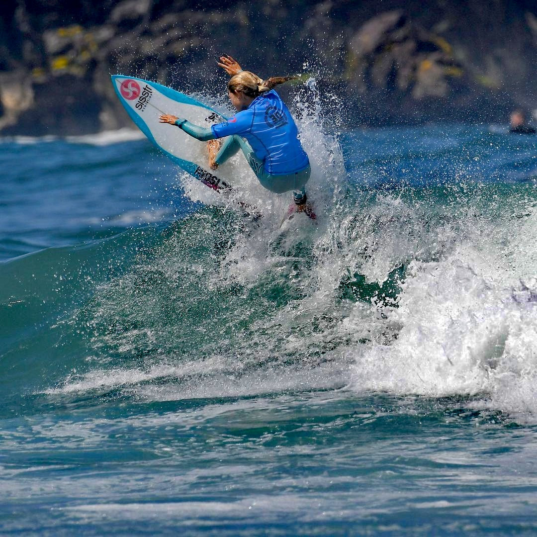 SURF LESSONS FOR BEGINNERS