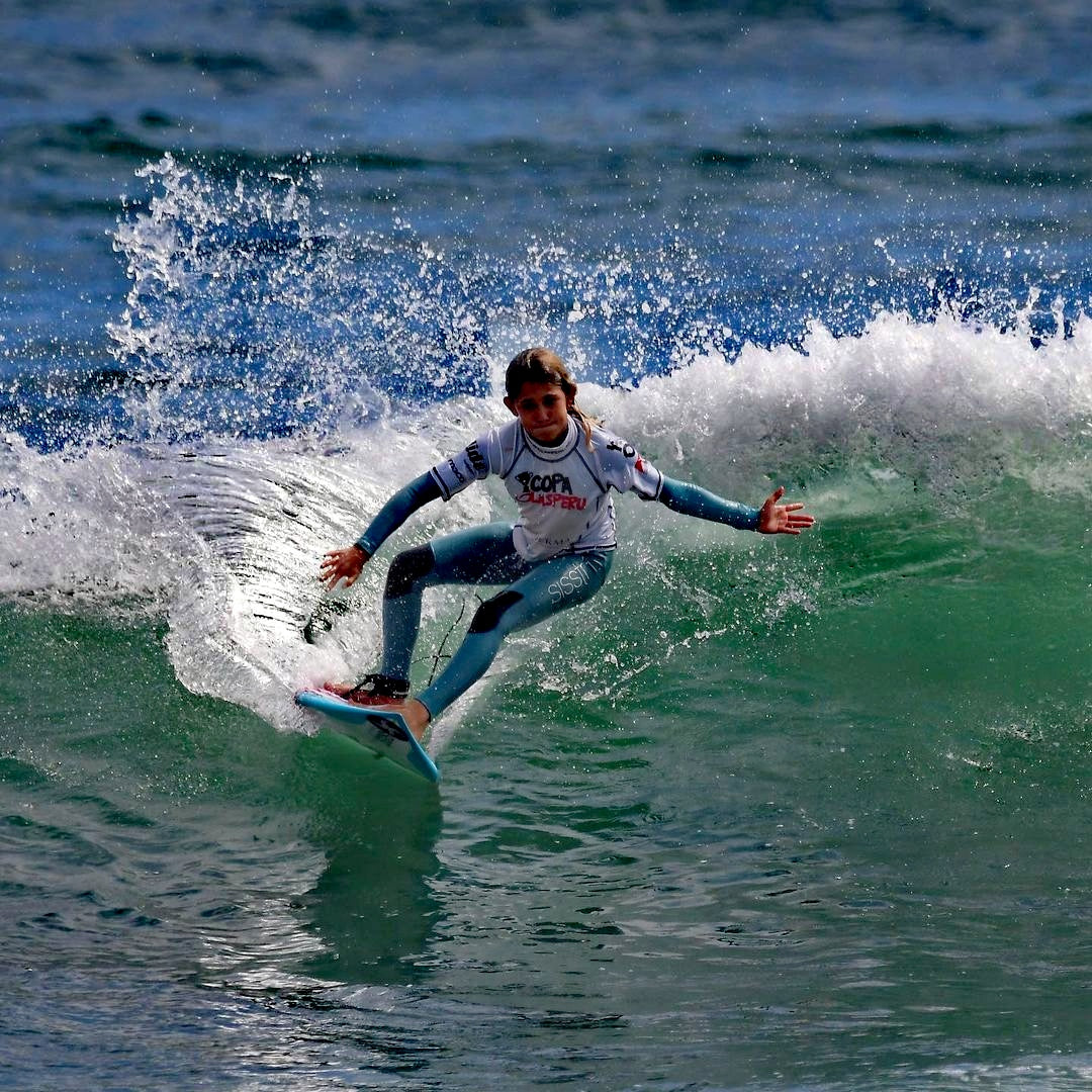 SURF LESSONS FOR BEGINNERS