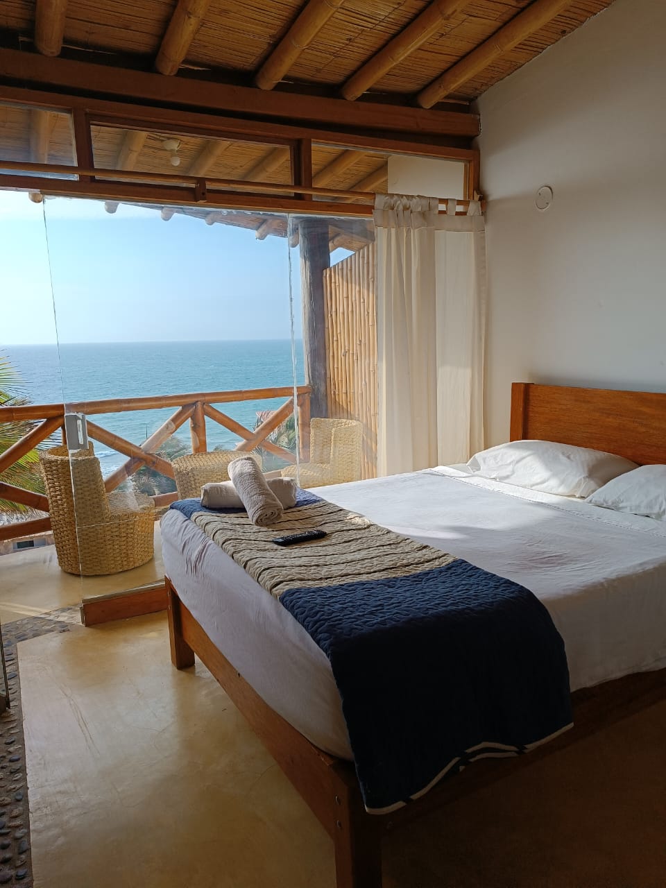 HOTEL DE PLAYA COSTA BLANCA CON PISCINA Y RESTAURANTE EN VICHAYITO