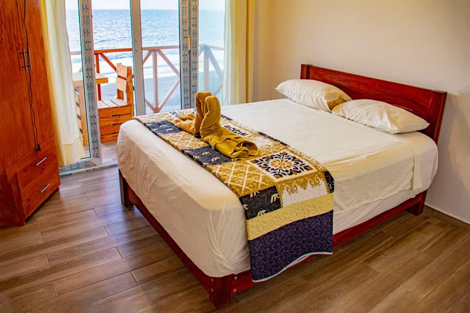 HOTEL DE PLAYA COSTA BLANCA CON PISCINA Y RESTAURANTE EN VICHAYITO