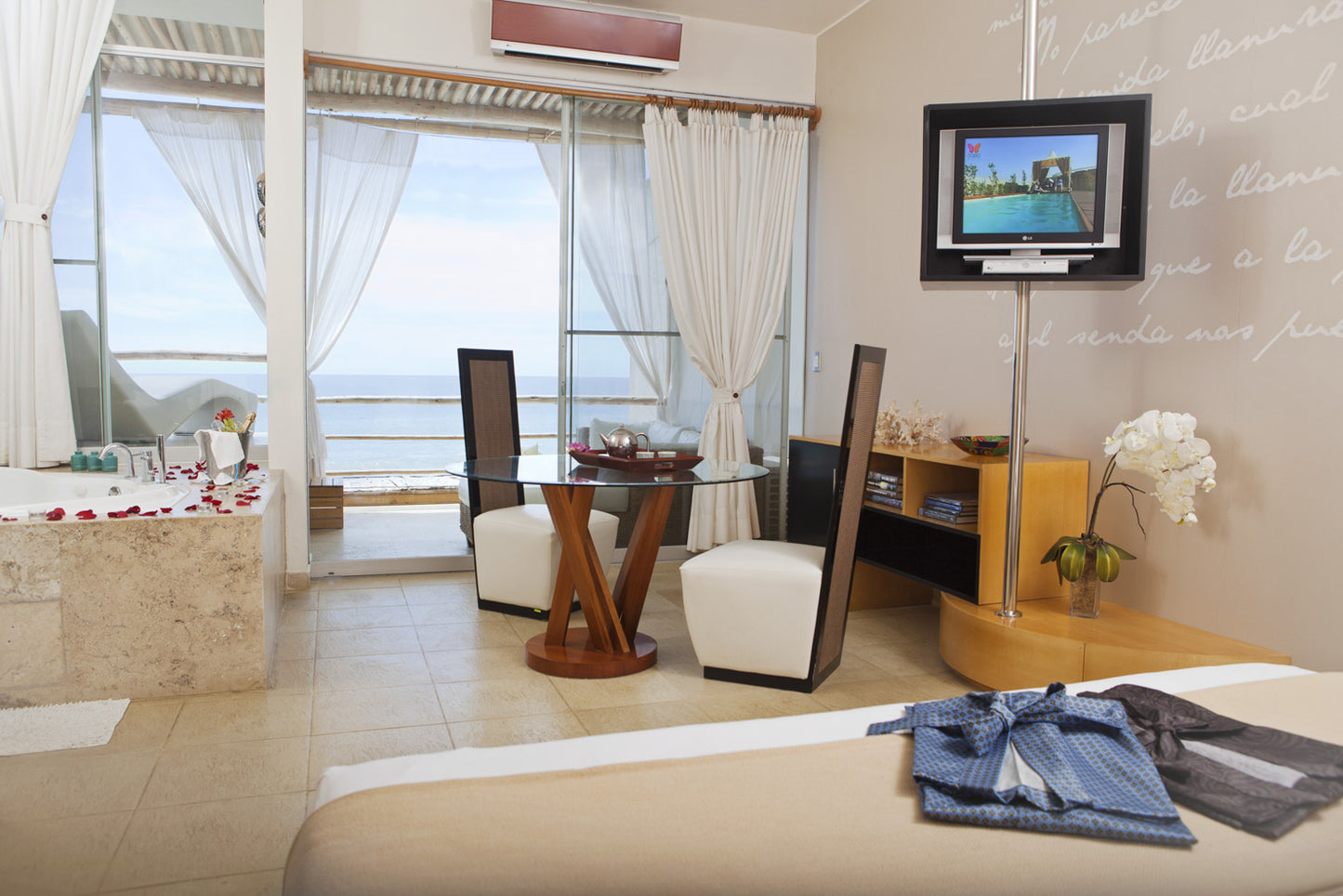 HOTEL DE PLAYA DCO SUITES CON PISCINA, LOUNGE & SPA MANCORA - LAS POCITAS