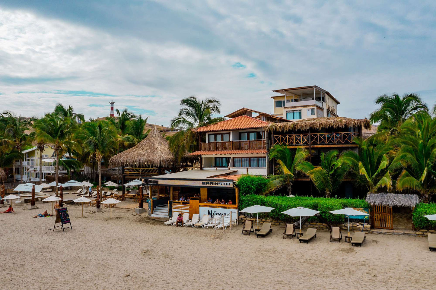 HOTEL DE PLAYA DON GIOVANNI CON PISCINA Y RESTAURANTE EN MÁNCORA