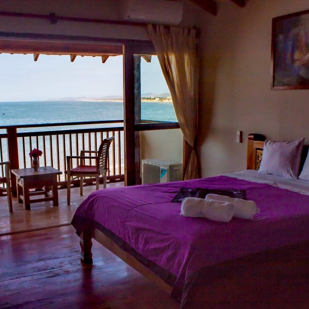 HOTEL DE PLAYA DON GIOVANNI CON PISCINA Y RESTAURANTE EN MÁNCORA