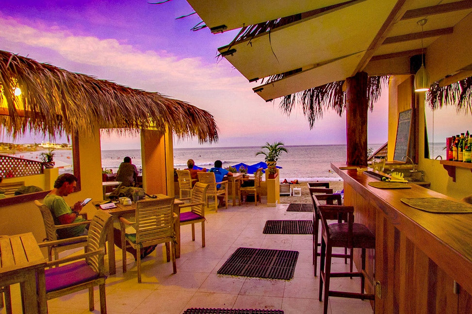 HOTEL DE PLAYA DON GIOVANNI CON PISCINA Y RESTAURANTE EN MÁNCORA