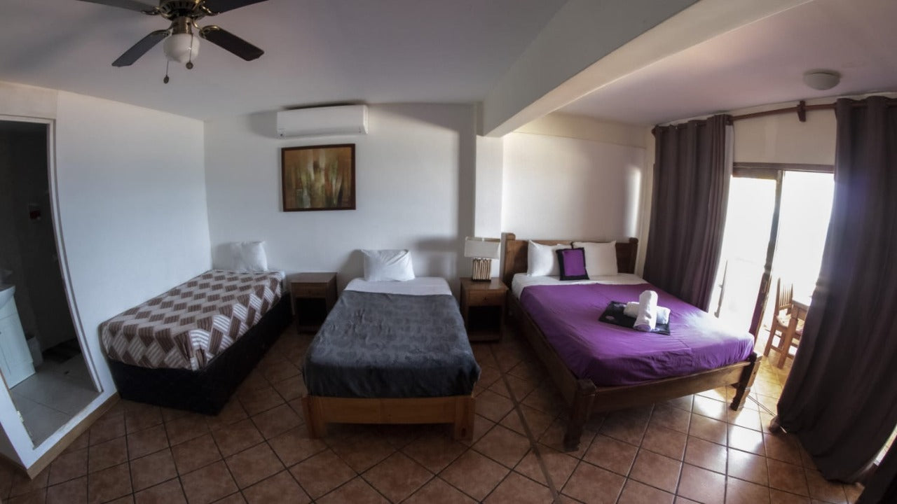 HOTEL DE PLAYA DON GIOVANNI CON PISCINA Y RESTAURANTE EN MÁNCORA