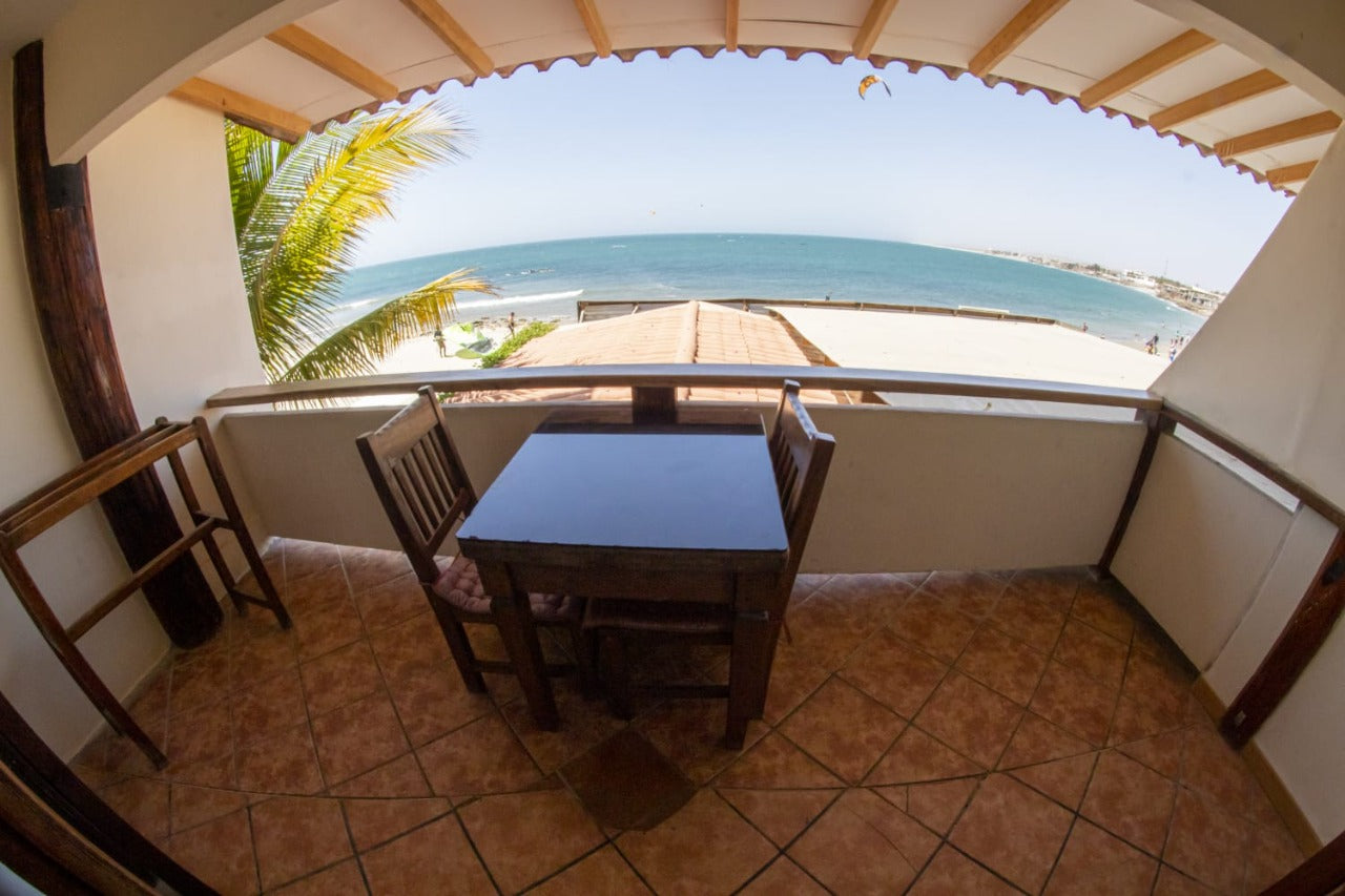 HOTEL DE PLAYA DON GIOVANNI CON PISCINA Y RESTAURANTE EN MÁNCORA