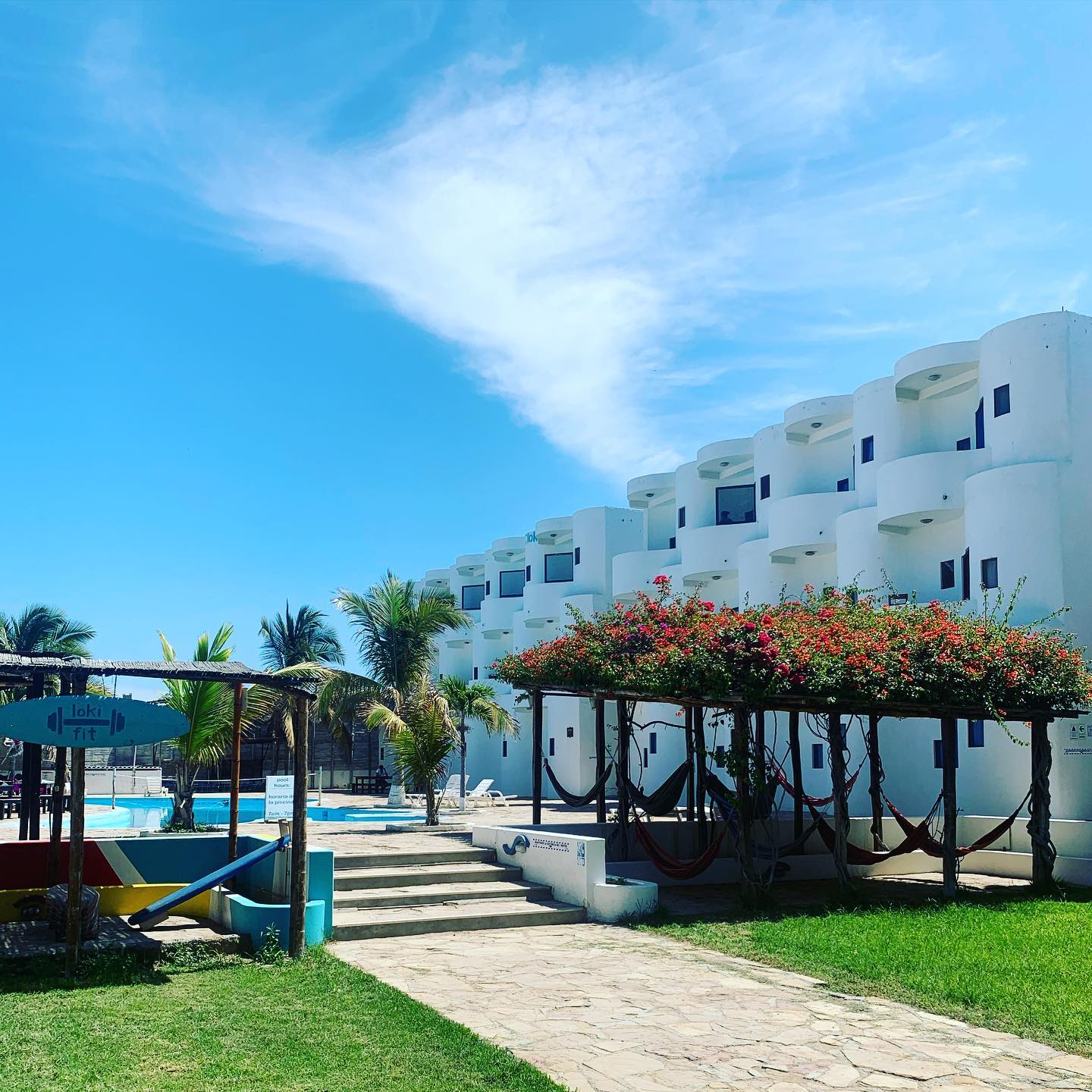 LOKI DEL MAR BEACH HOTEL WITH POOL AND DIRECT EXIT TO THE SEA MANCORA