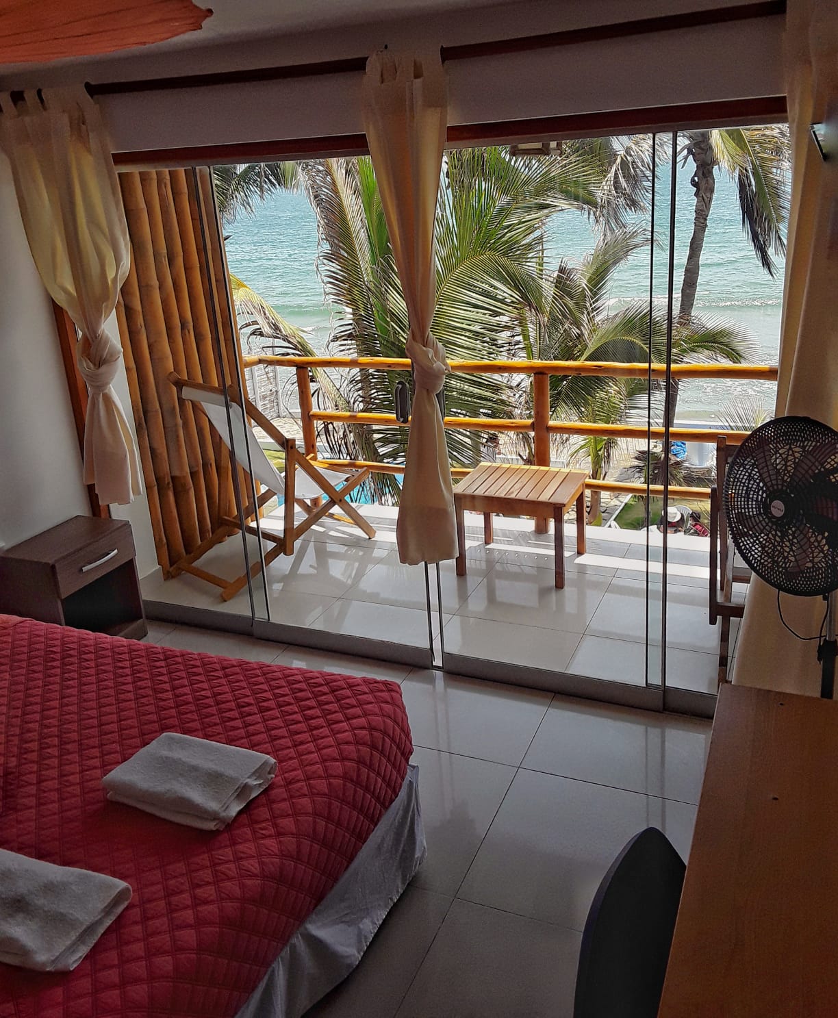 HOTEL DE PLAYA MANCORA BAY CON PISCINA Y RESTAURANTE VISTA AL MAR