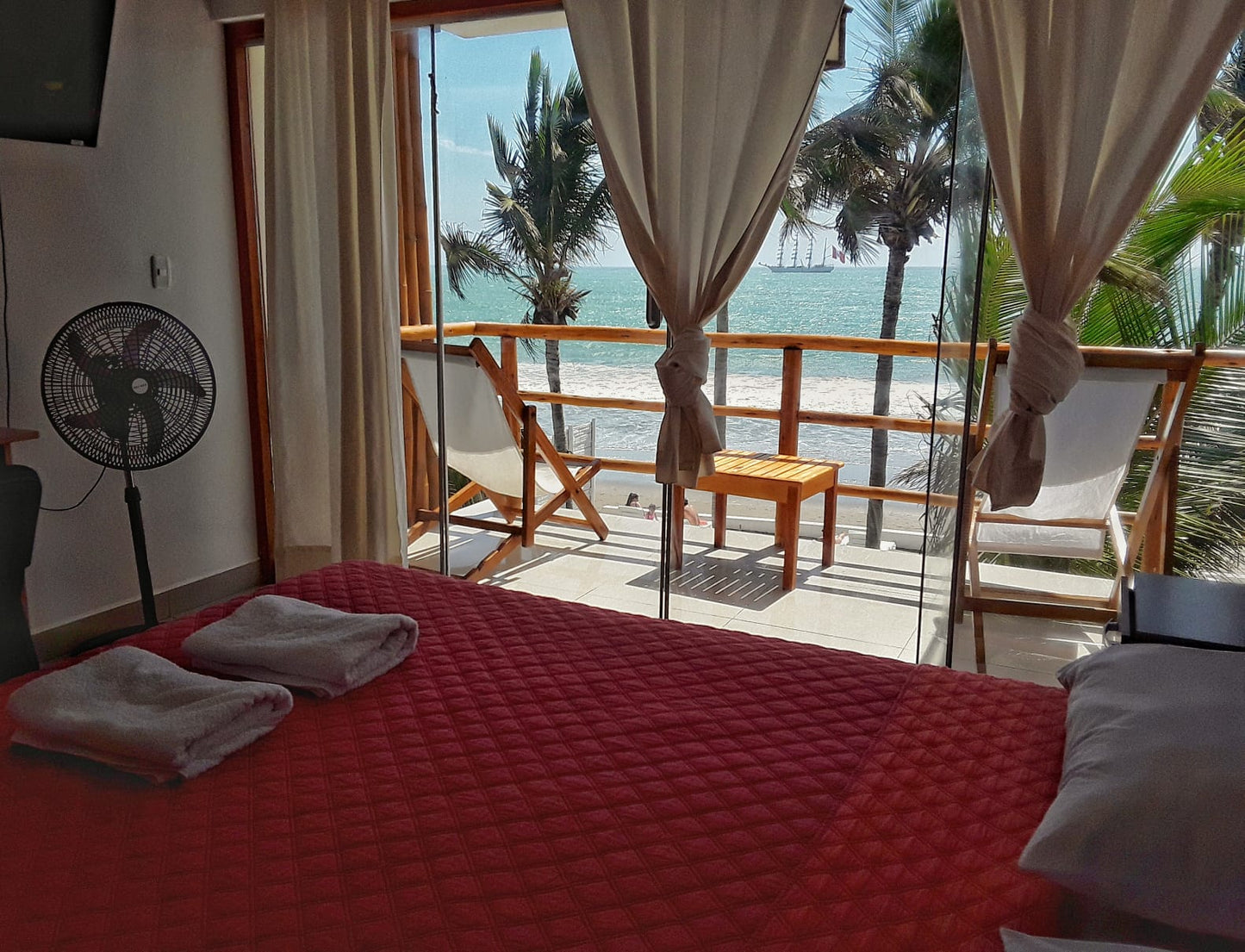 HOTEL DE PLAYA MANCORA BAY CON PISCINA Y RESTAURANTE VISTA AL MAR