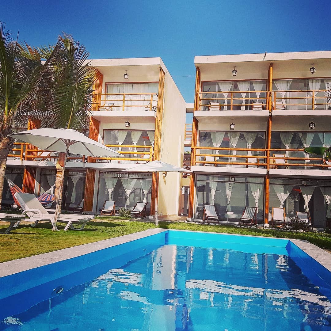 HOTEL DE PLAYA MANCORA BAY CON PISCINA Y RESTAURANTE VISTA AL MAR
