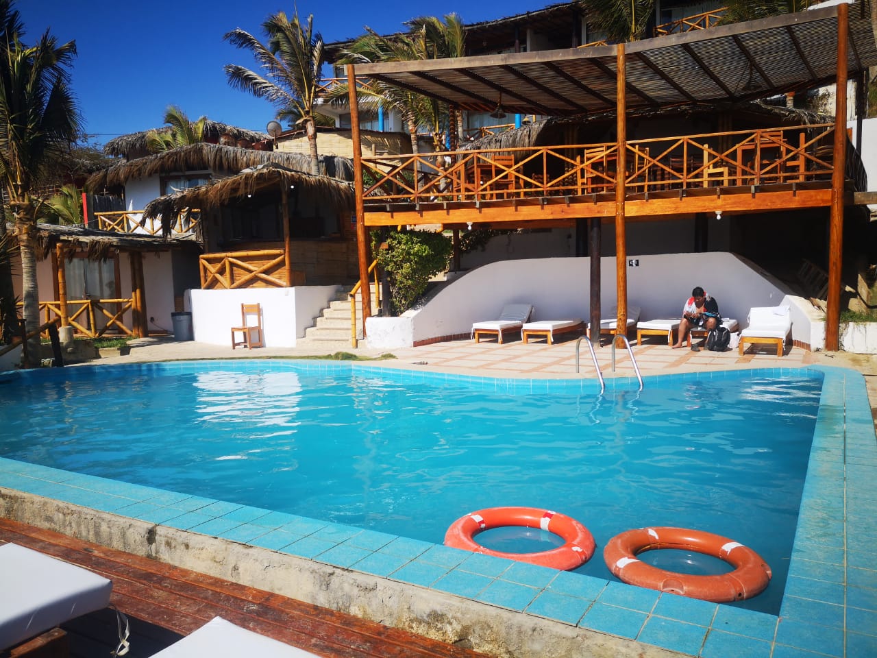 HOTEL DE PLAYA COSTA BLANCA CON PISCINA Y RESTAURANTE EN VICHAYITO