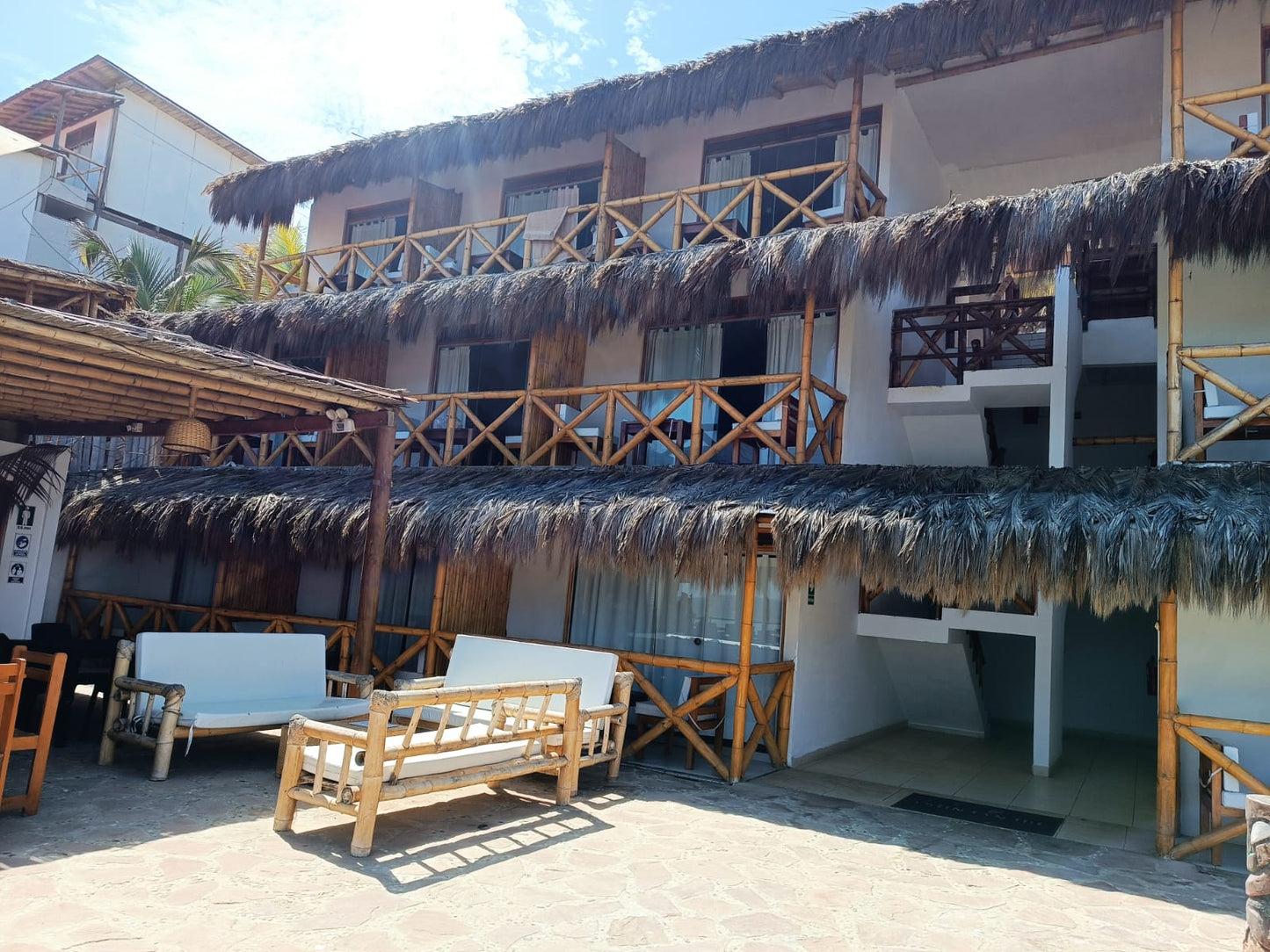 HOTEL DE PLAYA COSTA BLANCA CON PISCINA Y RESTAURANTE EN VICHAYITO