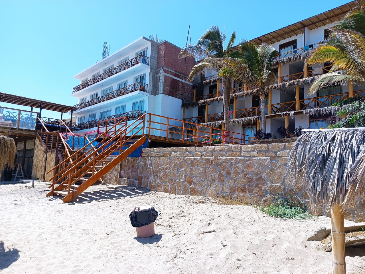 HOTEL DE PLAYA COSTA BLANCA CON PISCINA Y RESTAURANTE EN VICHAYITO