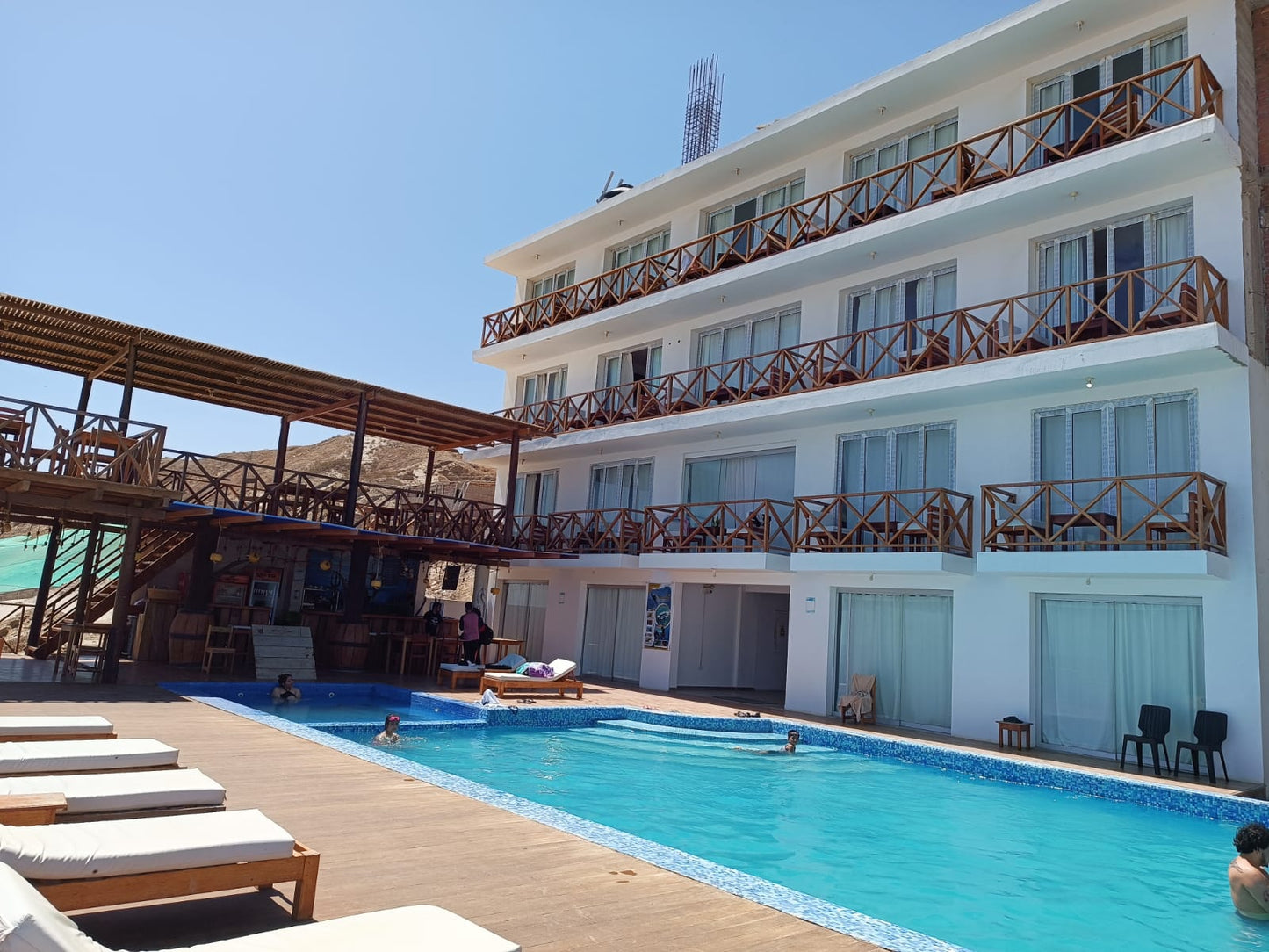 HOTEL DE PLAYA COSTA BLANCA CON PISCINA Y RESTAURANTE EN VICHAYITO