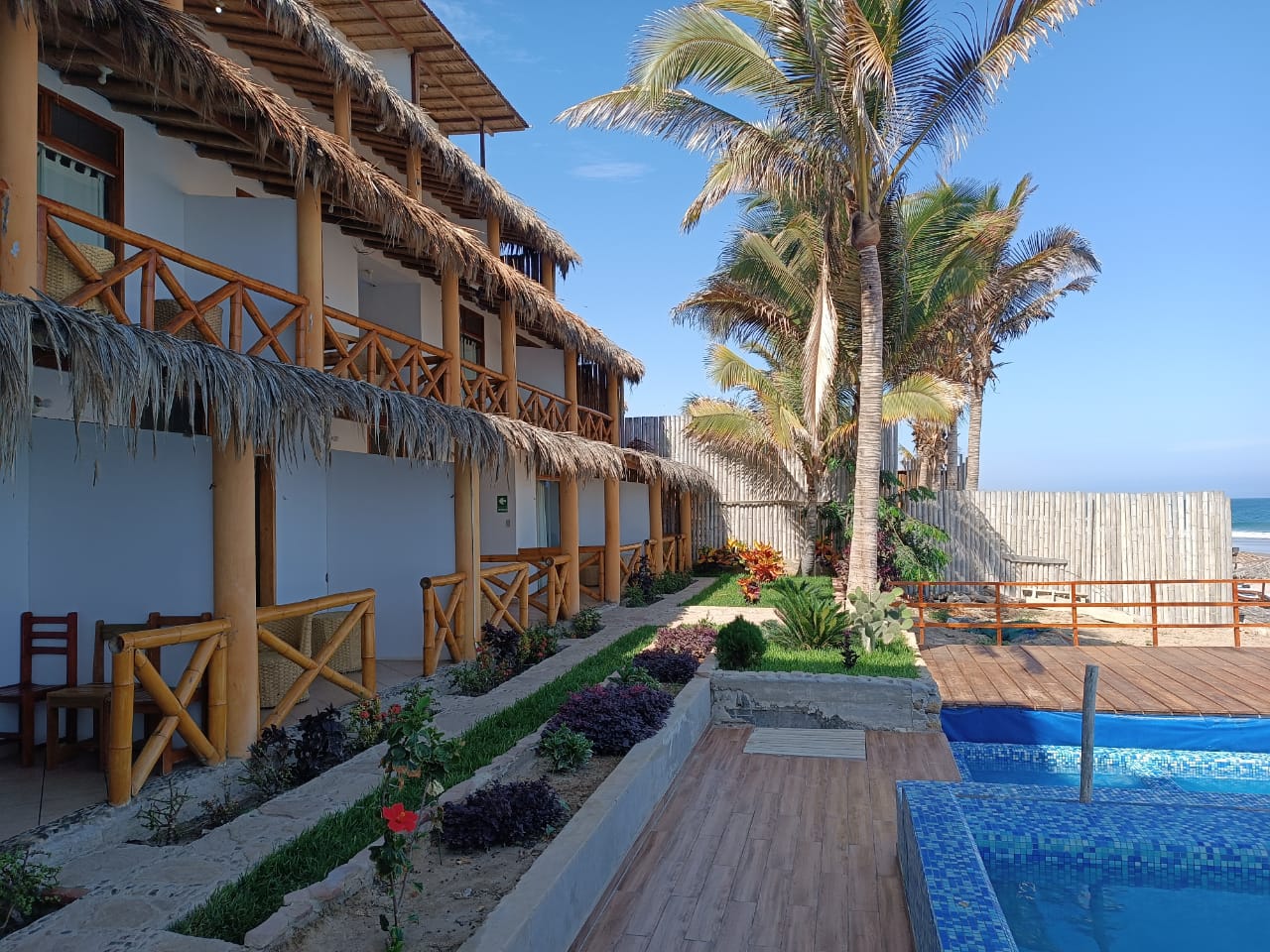 HOTEL DE PLAYA COSTA BLANCA CON PISCINA Y RESTAURANTE EN VICHAYITO