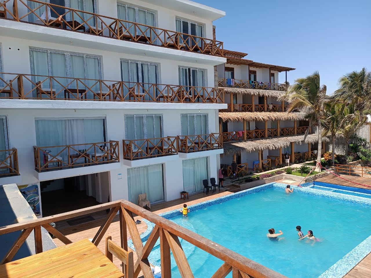 HOTEL DE PLAYA COSTA BLANCA CON PISCINA Y RESTAURANTE EN VICHAYITO