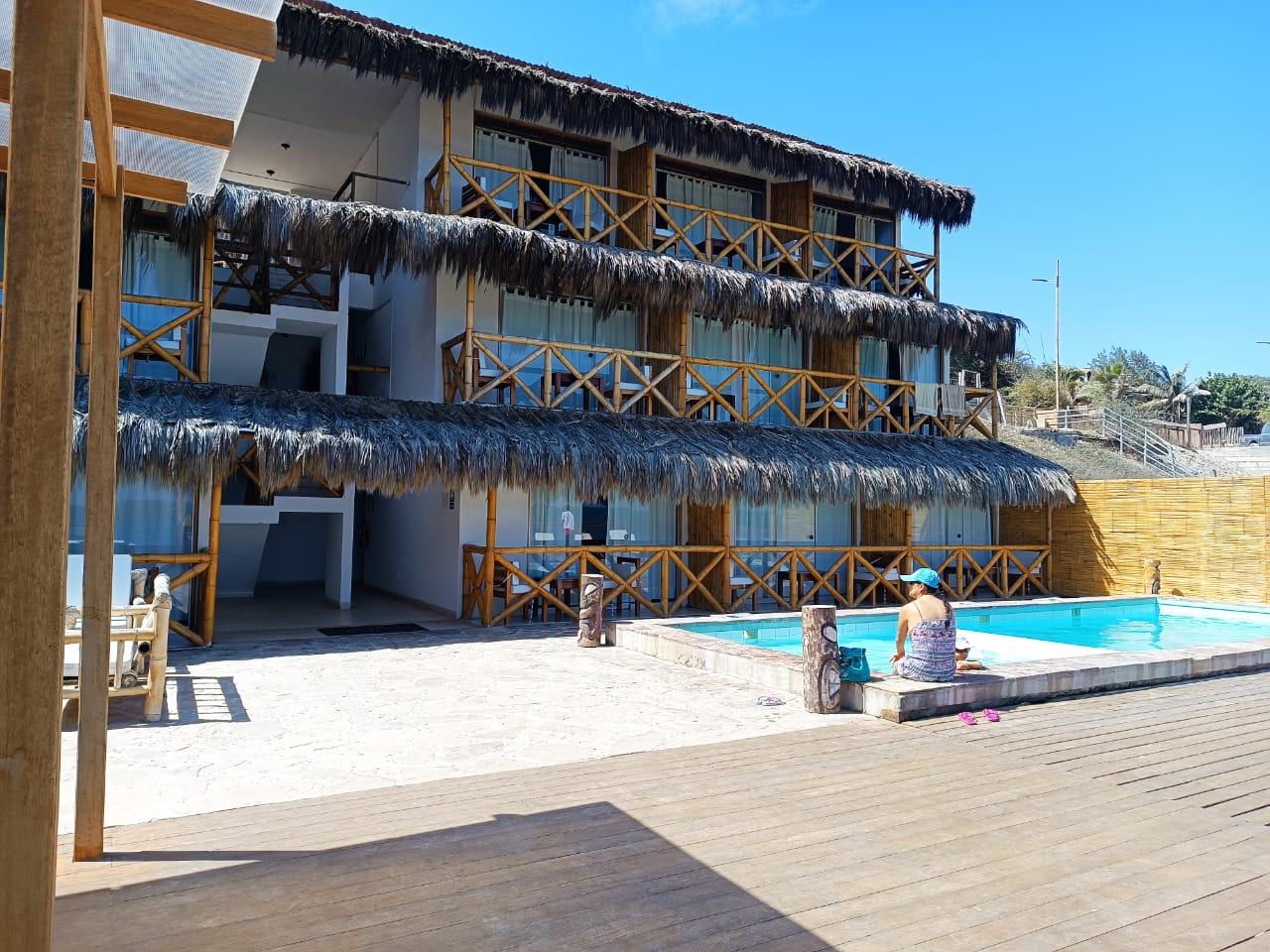 HOTEL DE PLAYA COSTA BLANCA CON PISCINA Y RESTAURANTE EN VICHAYITO