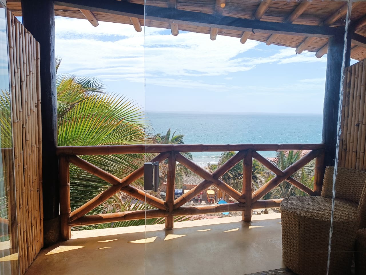 HOTEL DE PLAYA COSTA BLANCA CON PISCINA Y RESTAURANTE EN VICHAYITO