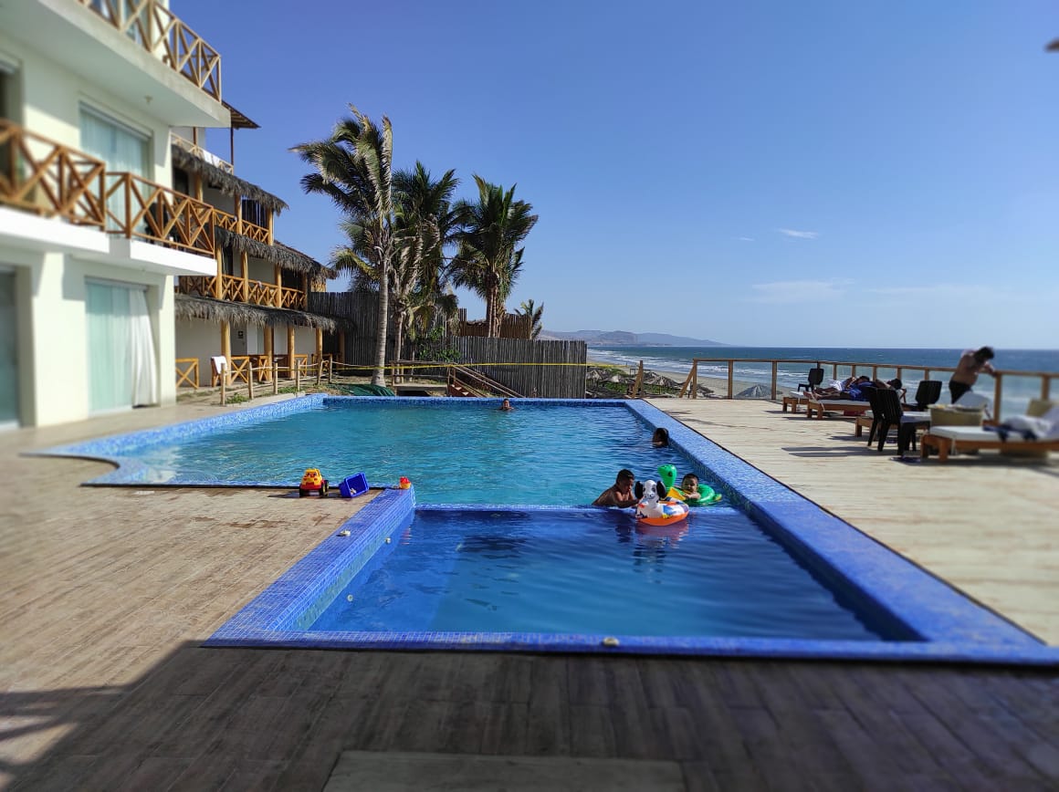 HOTEL DE PLAYA COSTA BLANCA CON PISCINA Y RESTAURANTE EN VICHAYITO