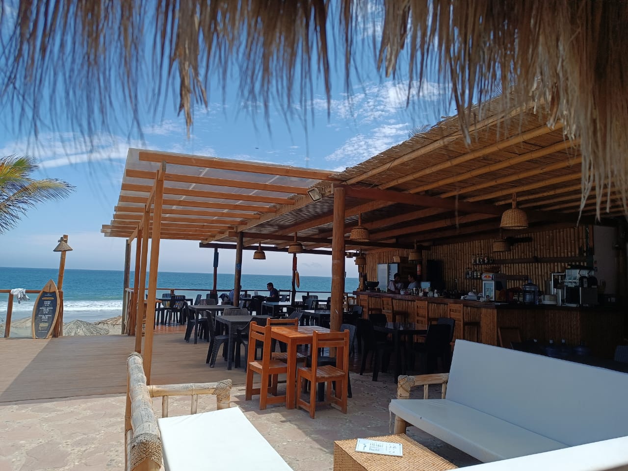HOTEL DE PLAYA COSTA BLANCA CON PISCINA Y RESTAURANTE EN VICHAYITO