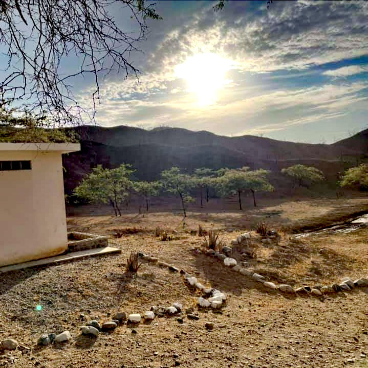 POZAS DE BARRO Y BAÑOS TERMALES