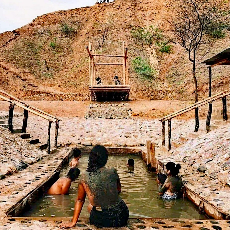 POZAS DE BARRO Y BAÑOS TERMALES