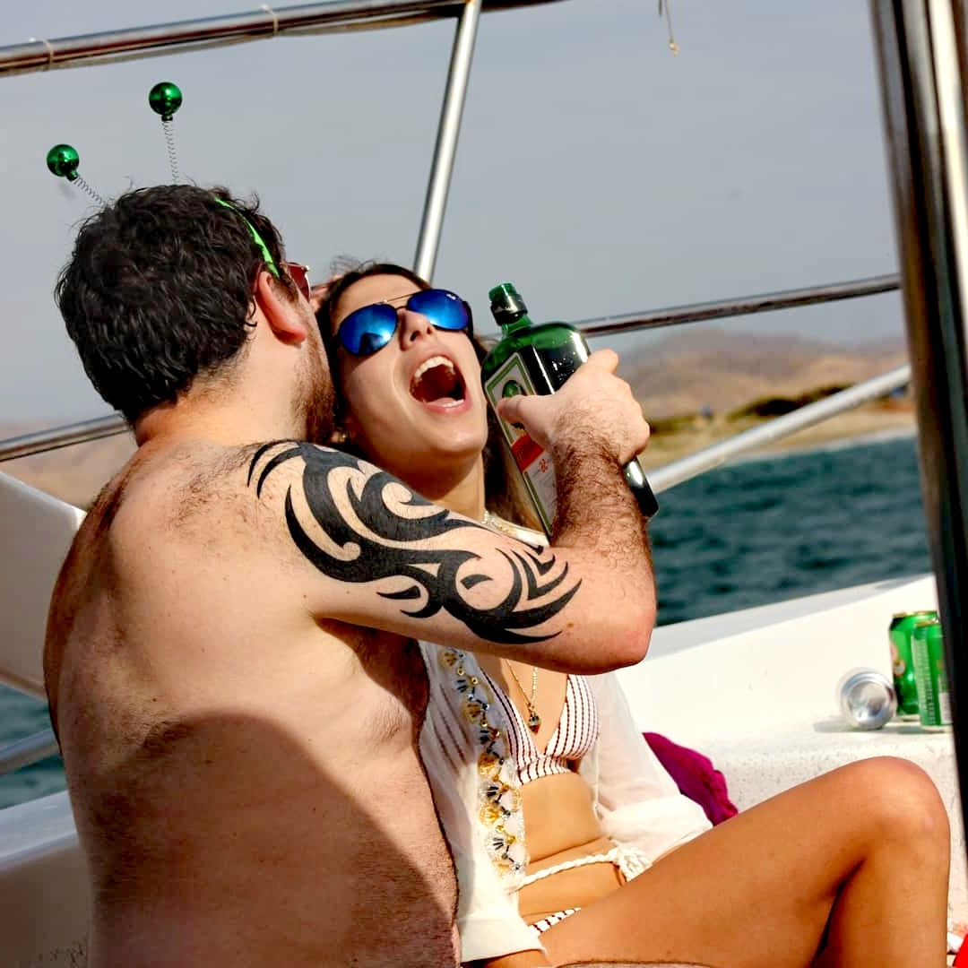 SUNSET PARTY Y PASEO COSTERO EN YATE CATAMARÁN - MÁNCORA